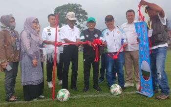 Lapang Sepak Bola Cakrawati Diresmikan Kadispora Kabupaten Garut, Ade Hendarsyah Harapan Lahirkan Atlet Muda Malngbong Berbakat