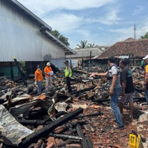Pasar Induk Cepu Terbakar, Bupati Blora Dr. H. Arief Rohman, langsung meninjau lokasi Beri Bantuan Kepada Pedagang Terdampak