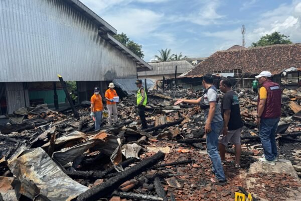 Pasar Induk Cepu Terbakar, Bupati Blora Beri Bantuan Kepada Pedagang Terdampak