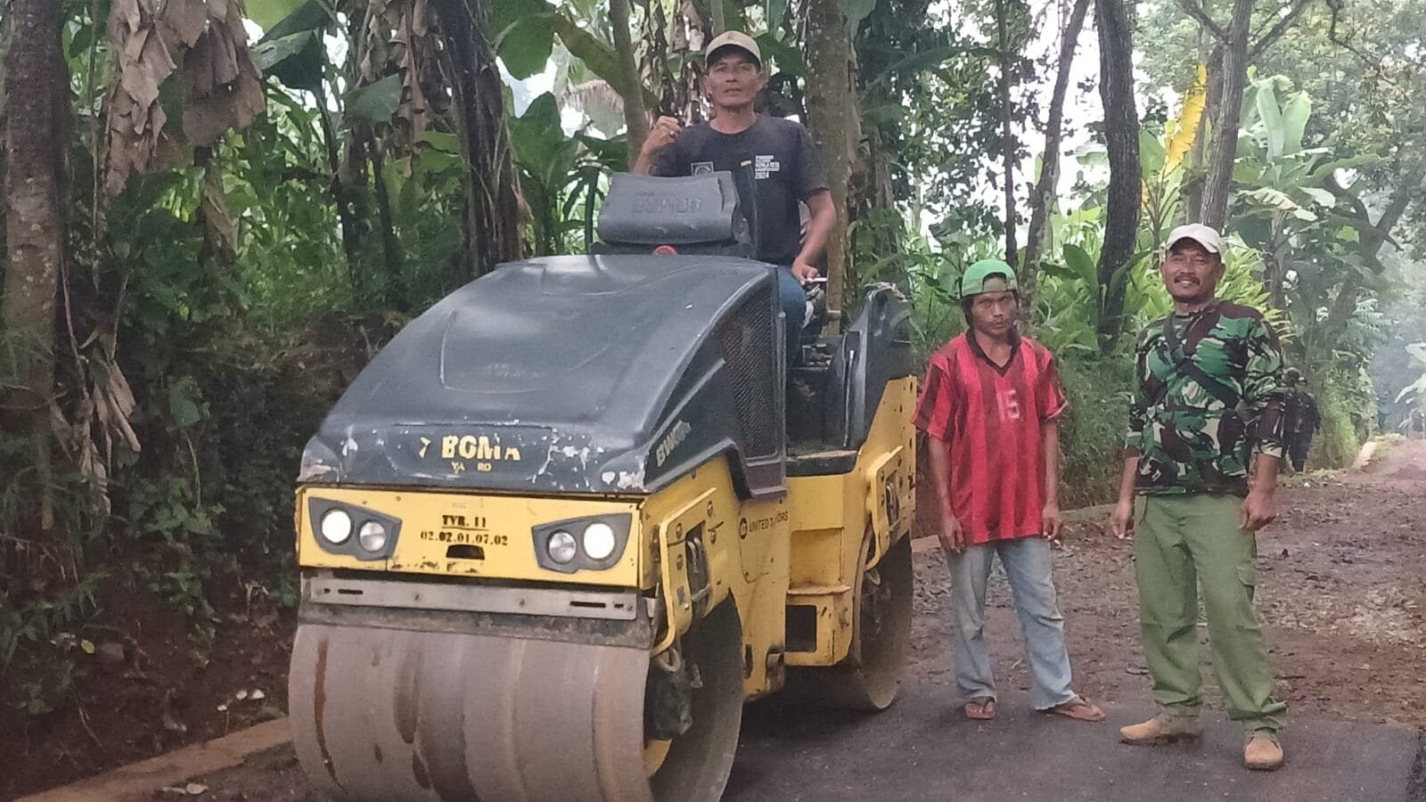 Warga Cilampuyang Garut Bersukacita Atas Pembangunan Jalan Desa yang Sudah lama Mereka impikan dan dambakan.