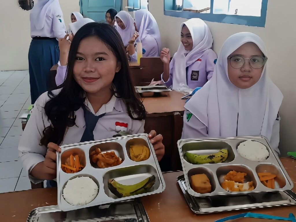 Siswa di SMAN 6 Garut Menahan Lapar Karena MBG Terlambat 90 Menit