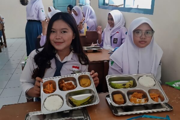 Siswa di SMAN 6 Garut Menahan Lapar Karena MBG Terlambat 90 Menit