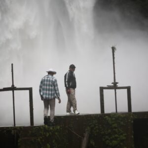 Pj Bupati Garut Puji Keindahan Curug Sanghyang Taraje, Dorong Peningkatan Akses dan Publikasi Objek Wisata di Kabupaten Garut
