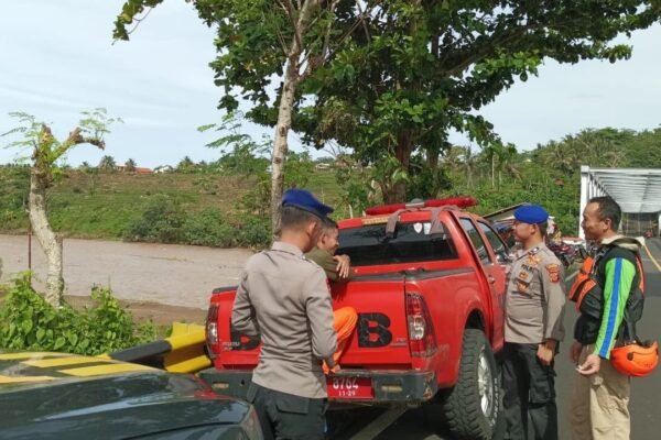 Penggembala Sapi di Garut Hilang Terseret Arus Sungai yang Meluap