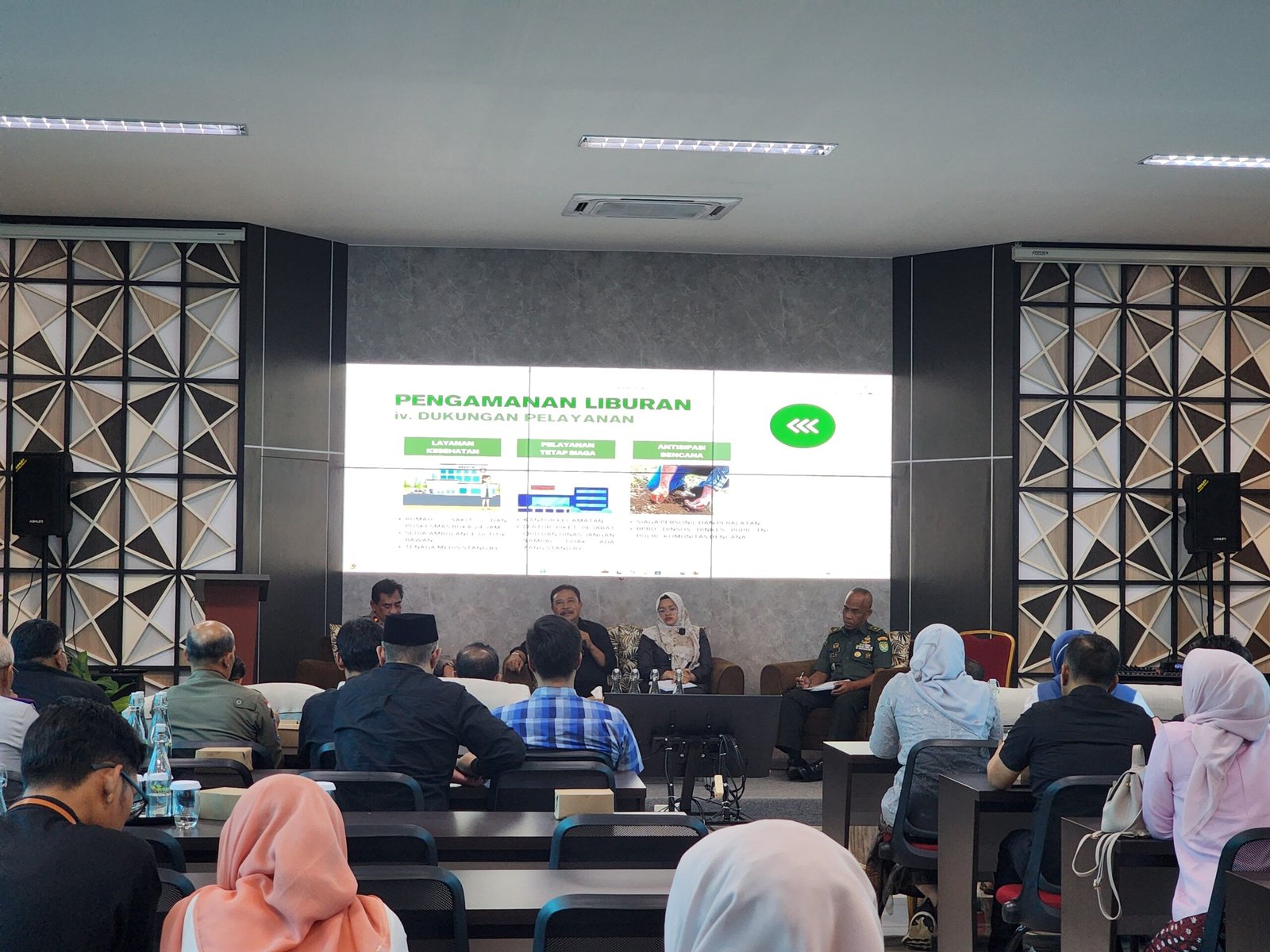 Antisipasi Kemacetan dan Pungli Jelang Libur Panjang, Pj Bupati Garut dan Forkopimda Gelar Rakor di Aula Kantor Dinkes Kabupaten Garut