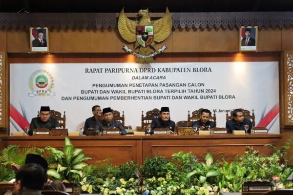 Rapat Paripurna DPRD Blora Tetapkan Arief Rohman dan Sri Setyorini sebagai Bupati dan Wakil Bupati Terpilih