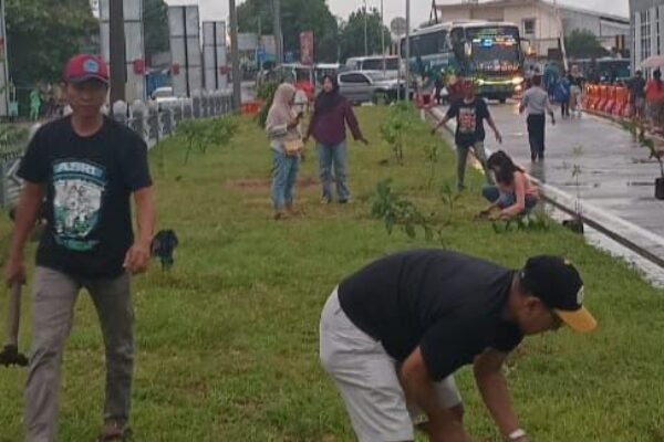 Rumah Juang dan Front Blora Selatan Gerak Cepat Hijaukan Blora, Memperingati Hari Pramudya Ananta Toer