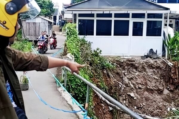 TPT di Kampung Atlas Rancabali Ambruk, Dua Bangunan dan Jembatan Terancam