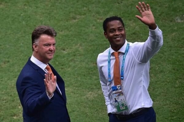 Kemungkinan Lanjut Duet Maut Van Gaal dan Kluivert di Timnas Indonesia?
