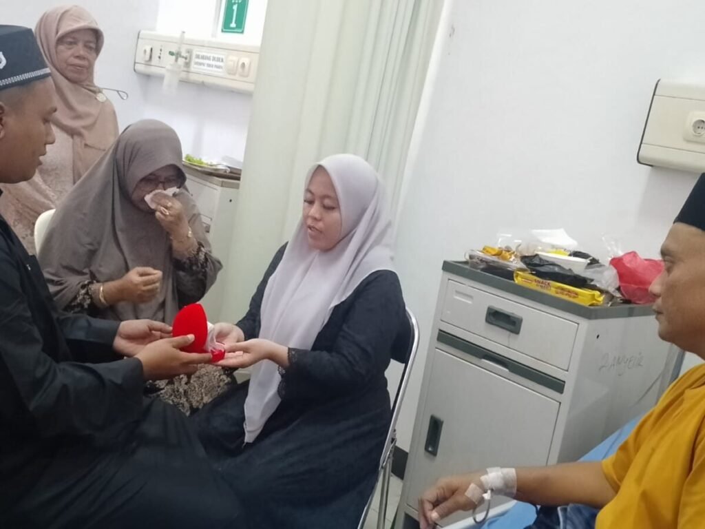 Wartawan Nikahkan Putri Tunggalnya di Rumah Sakit, Demi Janji Saat Koma