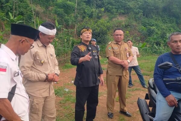 Anggota DPR RI Dadang Naser Kunjungi Petani di Cipatat, Dengarkan Keluhan Soal Irigasi