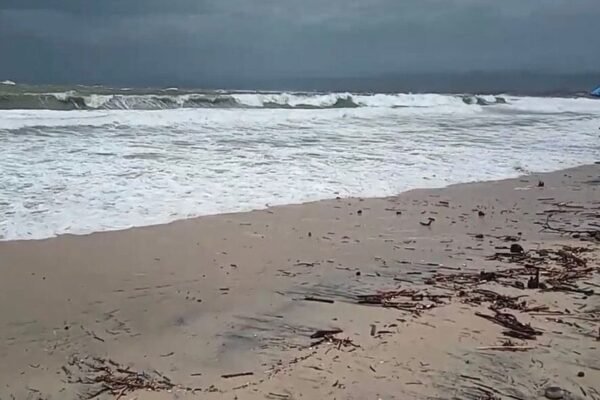 Penginapan di Pantai Santolo Garut Rusak Diterjang Angin Kencang, Gelombang Laut Meninggi