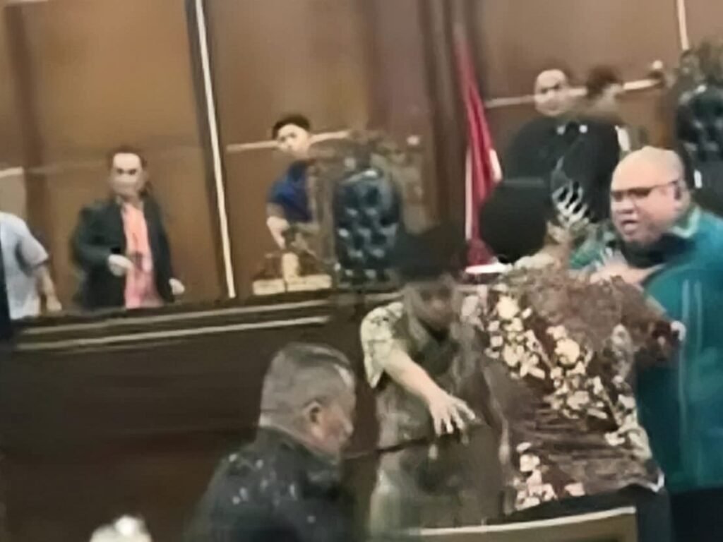 Otto Hasibuan Sayangkan Ricuh Razman Nasution dan Hotman Paris di Ruang Sidang