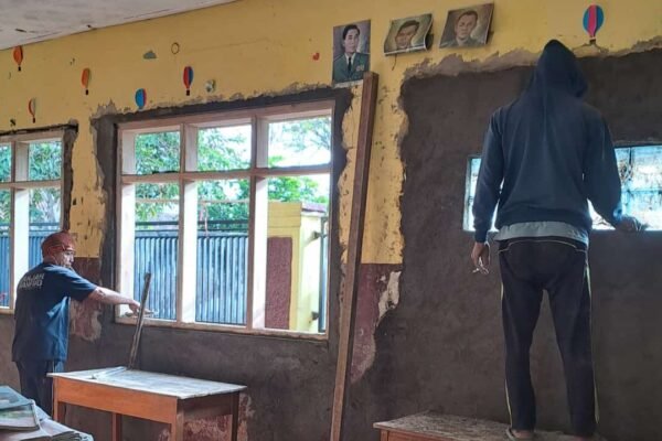SDN Wanajaya 2 Garut Jaga Aset Sekolah dengan Pemeliharaan dan Rehabilitasi Ringan
