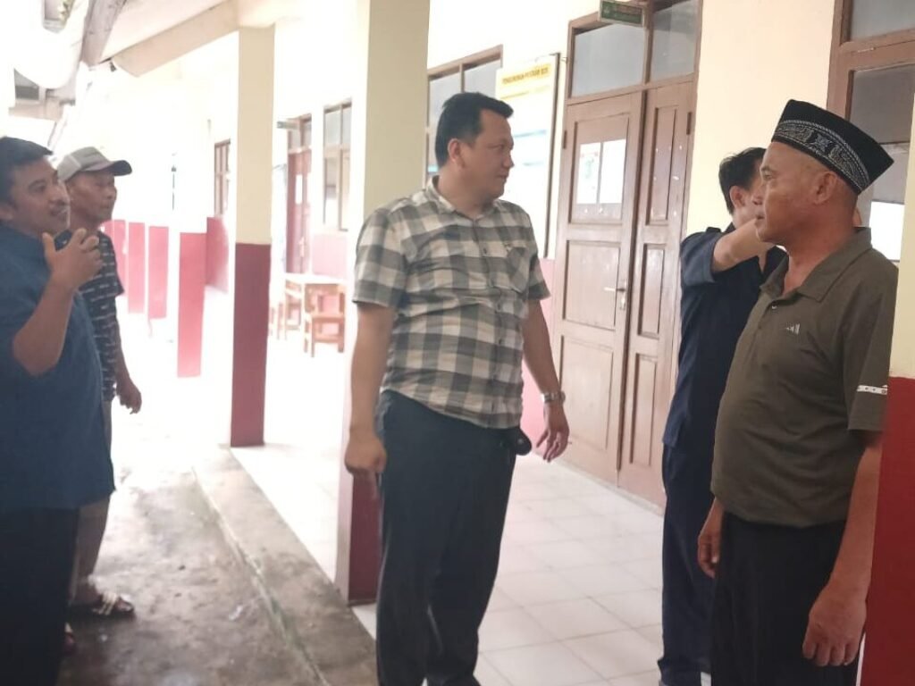 Miris SDN 5 Malangbong Tak Punya Toilet, Ketua Komisi IV DPRD Garut Janji Segera Bangun