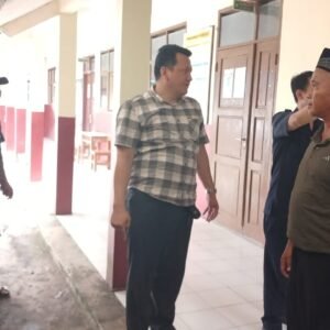 Miris SDN 5 Malangbong Tak Punya Toilet, Ketua Komisi IV DPRD Garut Janji Segera Bangun