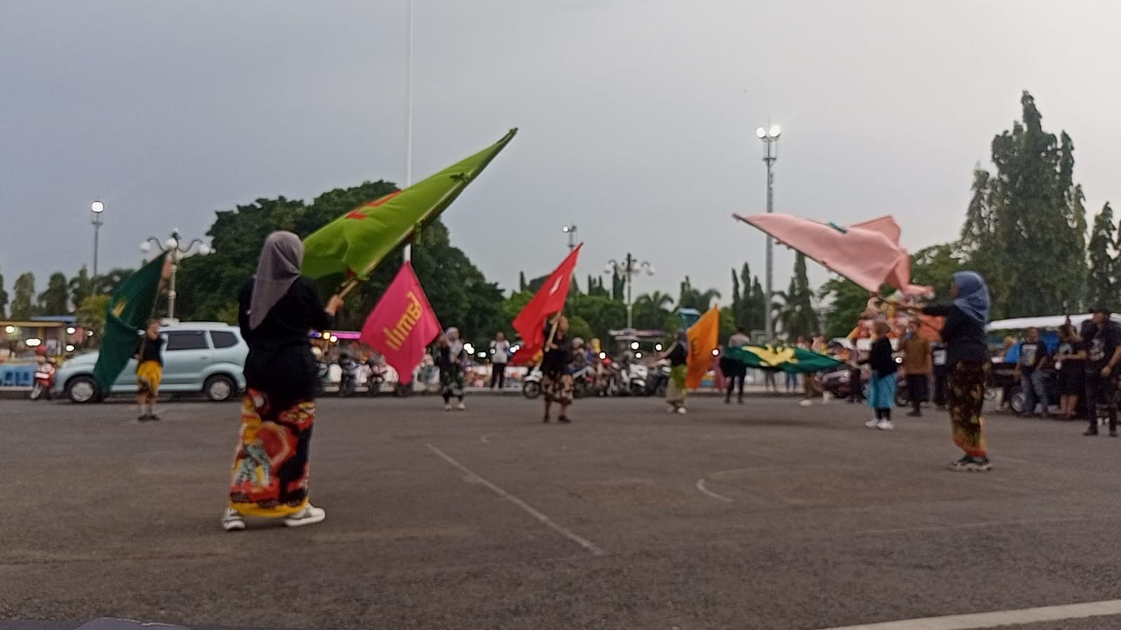 Seniman Internasional Gaungkan Semangat Gotong Royong Lewat Proyek Bendera di Kabupaten Blora Provinsi Jawa Tengah