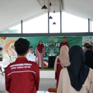 Anggota DPR RI Hj. Imas Aan Ubudiah menggandeng Forum Mahasiswa Cipeundeuy Kabupaten Garut melaksanakan sosialisasi 4 Pilar. (Ft: ist)