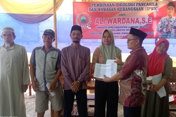 Anggota DPRD Lamsel Ali Wardana Sosialisasikan IPWK dan Berbagi di Bulan Ramadhan