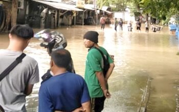 Pemerintah Genjot Modifikasi Cuaca dan Pemompaan Air untuk Percepat Surut Banjir di Bekasi, BNPB menambah pesawat untuk modifikasi cuaca.