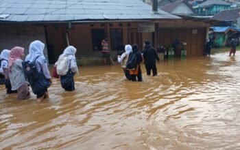Banjir di Kabupaten Bandung Rendam Ribuan Rumah, Banjir dengan ketinggian antara 10 hingga 160 cm 635 Jiwa Mengungsi ke Tempat yang lebih Aman