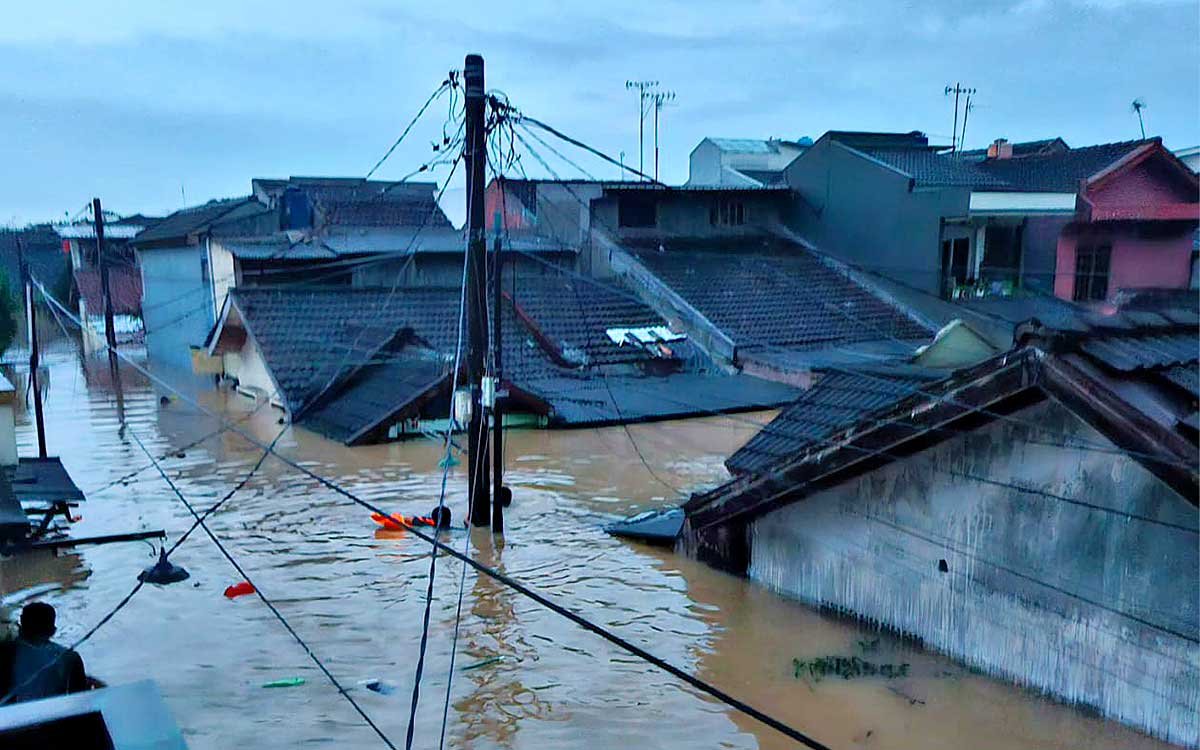 Banjir Bekasi 2025 Lebih Buruk dari Tahun 2020 Memaksa Ratusan Warga Mengungsi