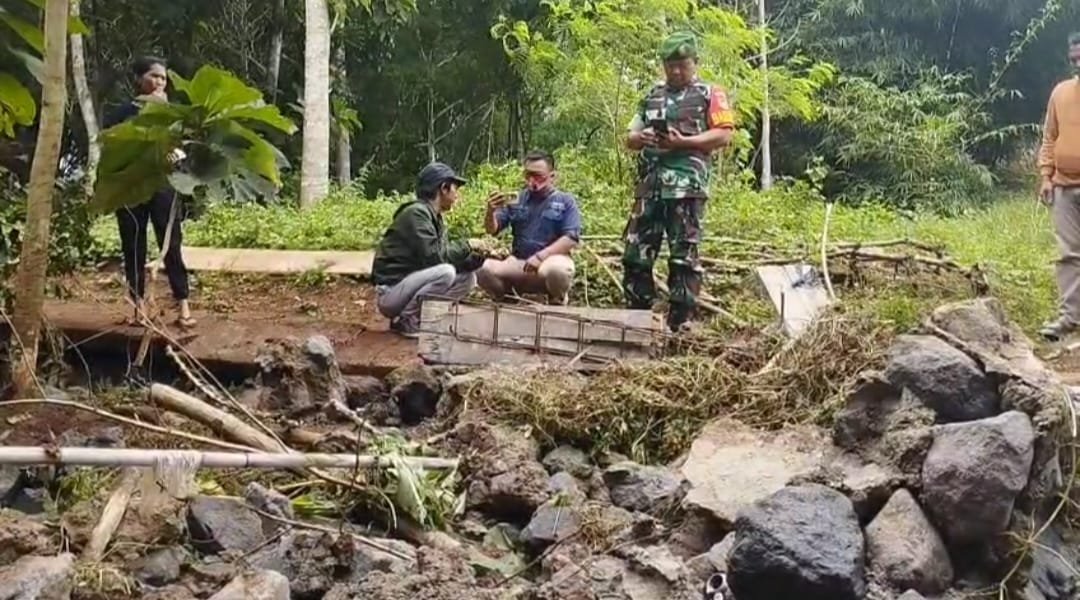 Baru Diresmikan Gubernur Jawa Barat Dan Bupati Garut, Pabrik di Cibatu Garut Roboh, Babinsa Tidak Mau Diwawancara