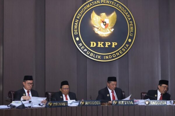 Terbukti Langgar Kode Etik DKPP Berhentikan Tetap Ketua dan Tiga Anggota KPU