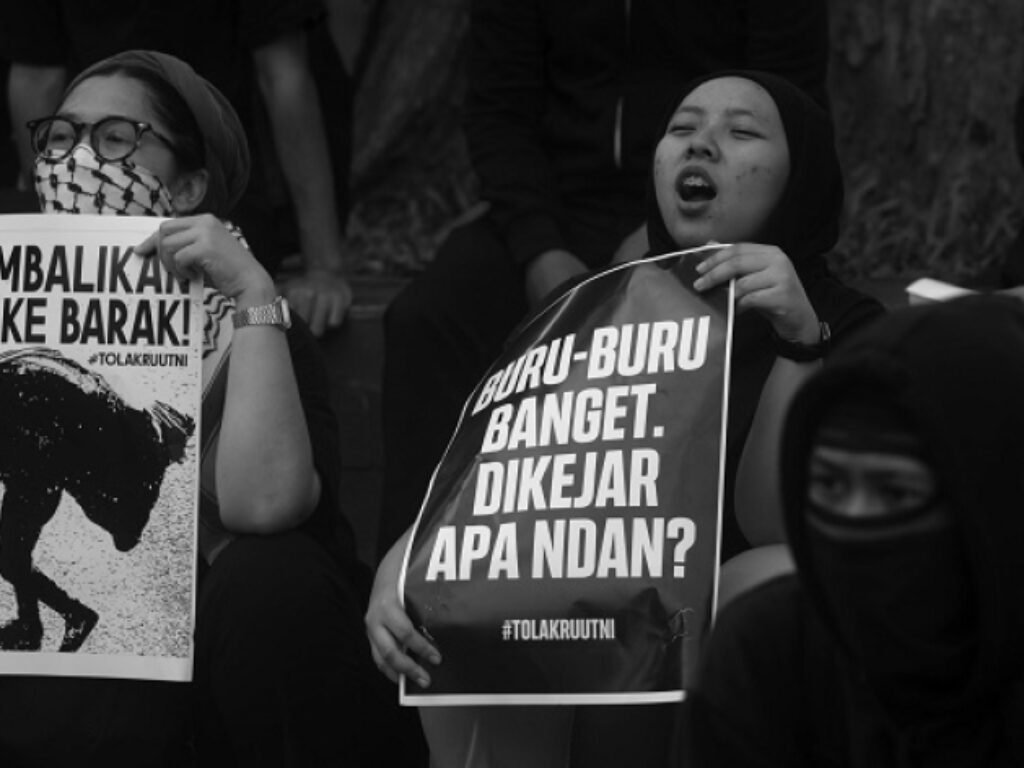 Masyarakat Sipil Bandung Demo Tolak UU TNI di Gedung DPRD Jabar, Minta Militer Kembali ke Barak