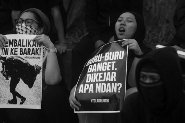 Masyarakat Sipil Bandung Demo Tolak UU TNI di Gedung DPRD Jabar, Minta Militer Kembali ke Barak