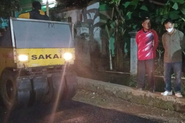 Pemdes Sakawayana Bangun Jalan Senilai Rp. 373.052.000,00, Warga Setempat Angkat Bicara
