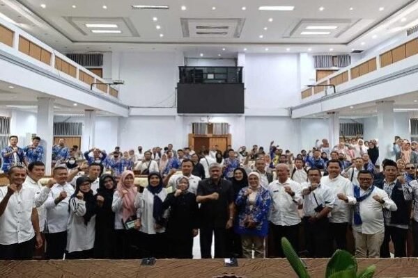 Ratusan Honorer Kepung Gedung DPRD Garut, Tuntut Kepastian Pengangkatan CPNS/PPPK