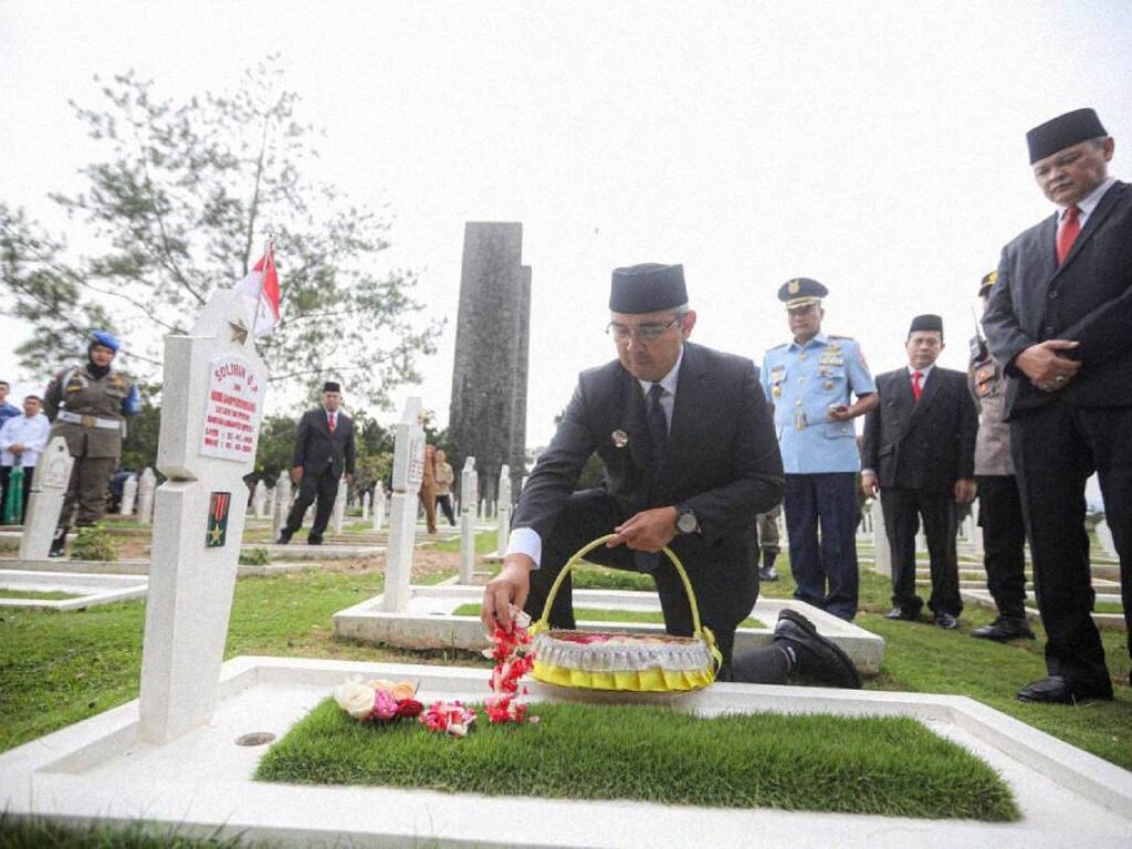 Mengenang Heroisme Bandung Lautan Api, Forkopimda Tabur Bunga di TMP Cikutra