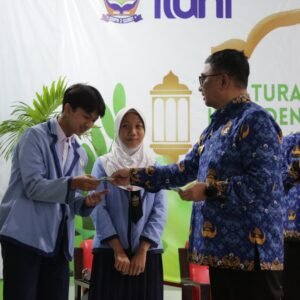 ILUNI SMPN 2 Garut Gelar Bakti Sosial di Bulan Ramadan, Bupati Ajak Siswa Jadi Generasi Hebat