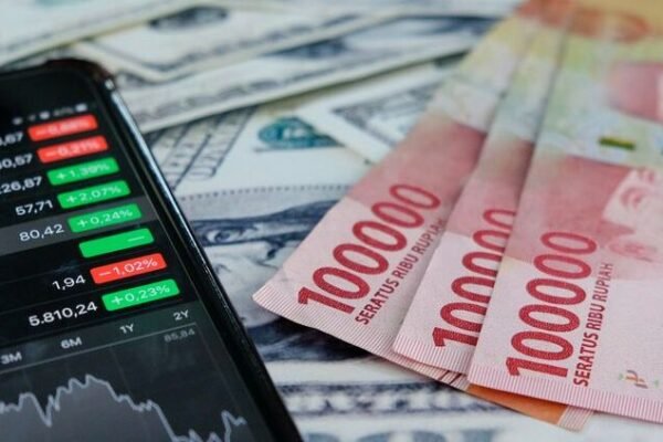 Rupiah Diperkirakan Melemah Hari Ini, Menunggu Keputusan Suku Bunga Bank Sentral