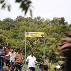 Bupati Garut Tinjau Pembangunan Jembatan dan Relokasi Korban