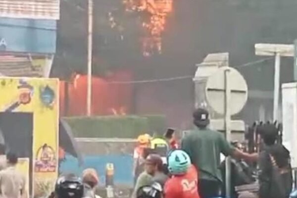 Kebakaran Hebat Hanguskan 169 Kios di Pasar Jumaah Purwakarta, Tidak Ada Korban Jiwa
