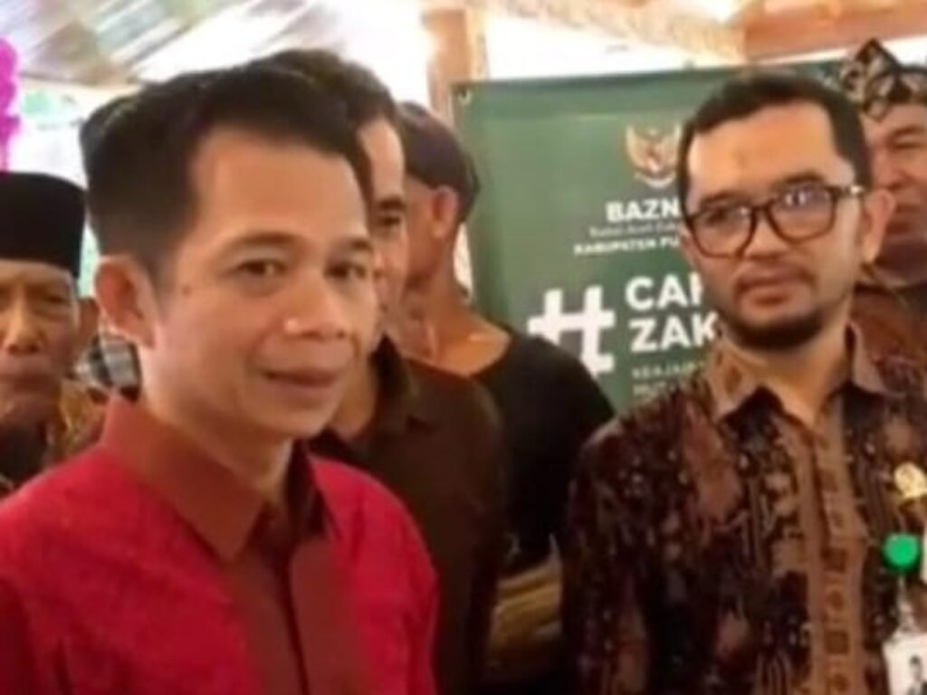 Bupati Purwakarta Berikan Santunan Zakat Fitrah Kepada Petugas Kebersihan, Tunjukkan Kebersamaan