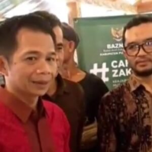 Bupati Purwakarta Berikan Santunan Zakat Fitrah Kepada Petugas Kebersihan, Tunjukkan Kebersamaan