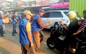 Relawan Liwa Ulhamdi Bagikan Ratusan Paket Takjil, Sebarkan Keberkahan di Bulan Suci Ramadhan