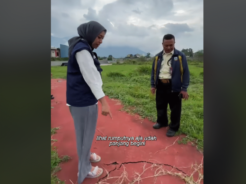 Viral, Wakil Bupati Versus Satpam Joging Track, Netizen : Kenapa Tidak Tanya Ke Pak Eko?