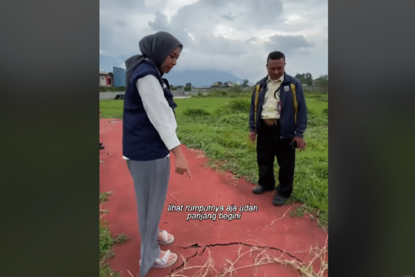 Viral, Wakil Bupati Versus Satpam Joging Track, Netizen : Kenapa Tidak Tanya Ke Pak Eko?