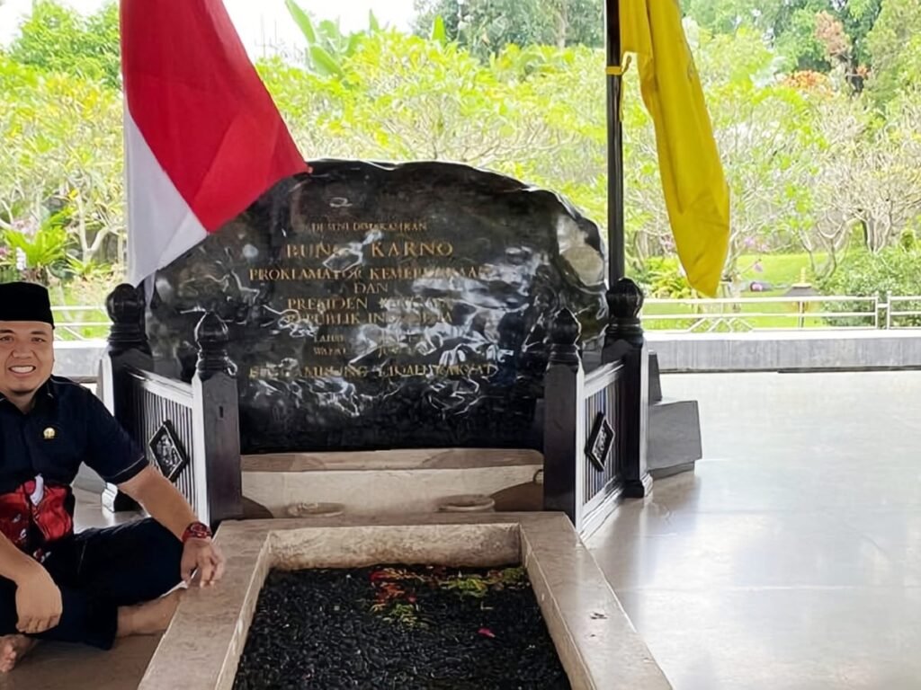 Merik Havit Ziarah ke Makam Soekarno di Blitar, Petik Semangat Perjuangan di Bulan Ramadan