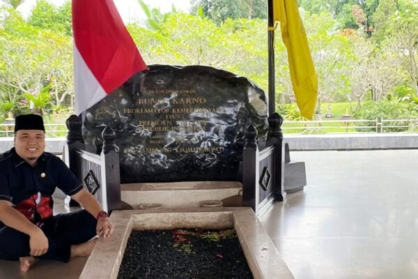 Merik Havit Ziarah ke Makam Soekarno di Blitar, Petik Semangat Perjuangan di Bulan Ramadan