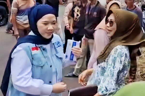 Wakil Ketua III DPRD Lampung Selatan Bagikan Ribuan Zakat Mal dari Zulhas di Lampung Selatan, Sambut Antusias Warga