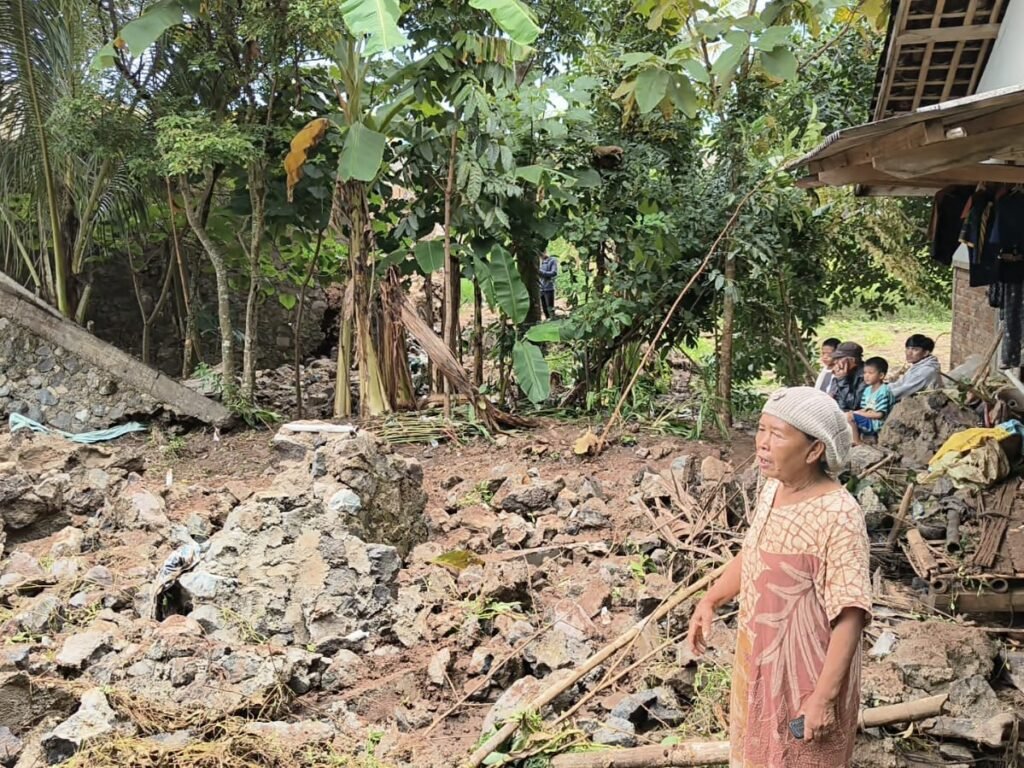 Sebelum Ambruk Pabrik di Cibatu Bagi-Bagi Duit ke Dua Desa Rp.130 Juta