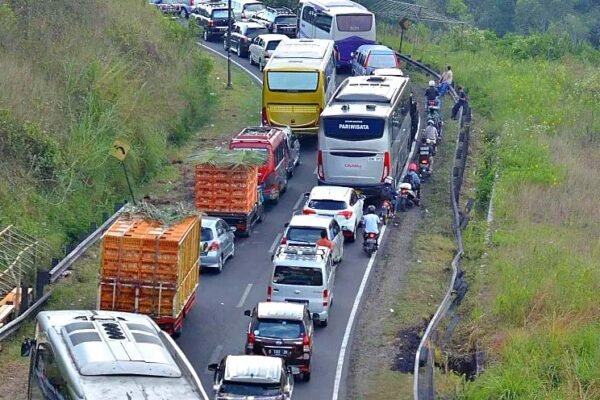Arus Mudik di Jalur Selatan Jawa Padat, Polisi Terapkan Rekayasa Lalu Lintas