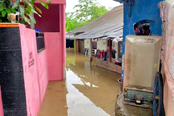 Banjir Bekasi 2025 Lebih Buruk dari Tahun 2020 Memaksa Ratusan Warga Mengungsi