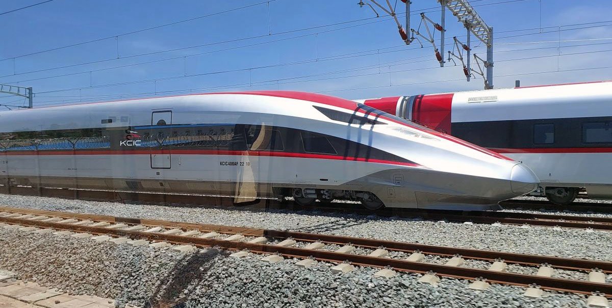 Kereta Api Cepat Whoos