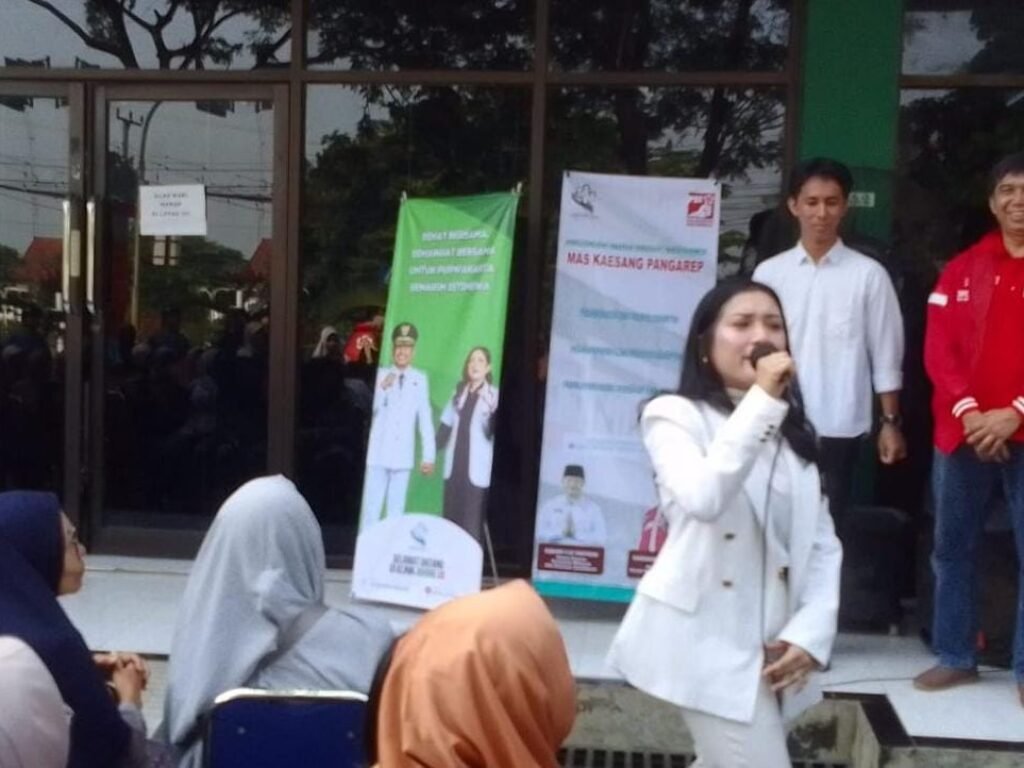 Program Mata Sehat PSI dan Klinik Abang Ijo di Purwakarta Bantu Warga yang Membutuhkan